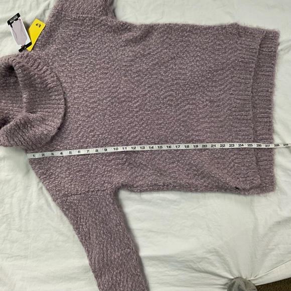 NWT Oversized Lavender Sweater (Reaction by Kenneth Cole) Women’s size small - Picture 3 of 7